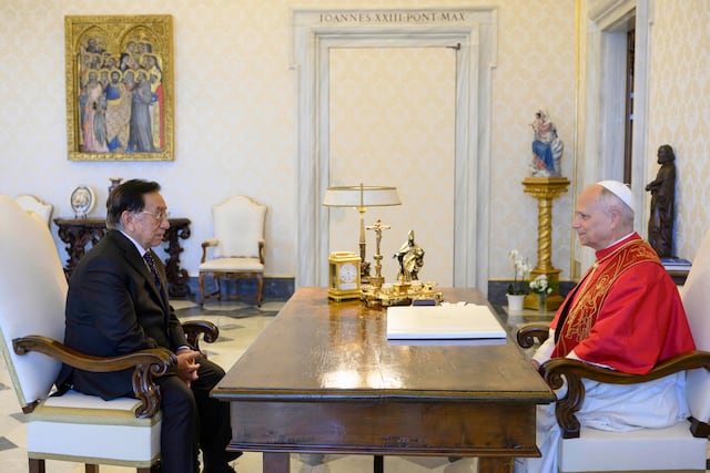 This photo taken and handout on June 18, 2026 by The Vatican Media shows Pope Leo XIV during a meeting with Jos� Maria Balcazar, President of Peru, in The Vatican. (Photo by Handout / VATICAN MEDIA / AFP) / RESTRICTED TO EDITORIAL USE - MANDATORY CREDIT "AFP PHOTO / VATICAN MEDIA" - NO MARKETING - NO ADVERTISING CAMPAIGNS - DISTRIBUTED AS A SERVICE TO CLIENTS