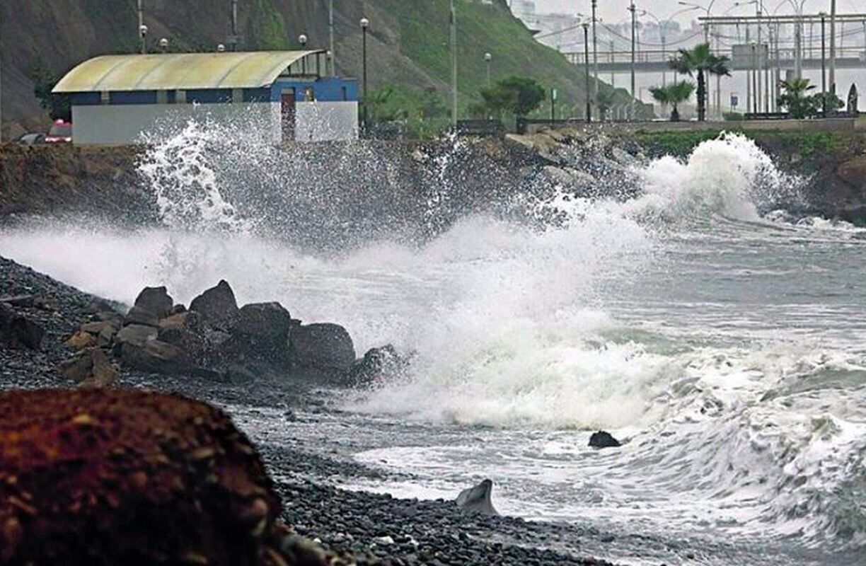 Oleajes anómalos se reportarán hasta el miércoles 21 de mayo. Foto: El Peruano.