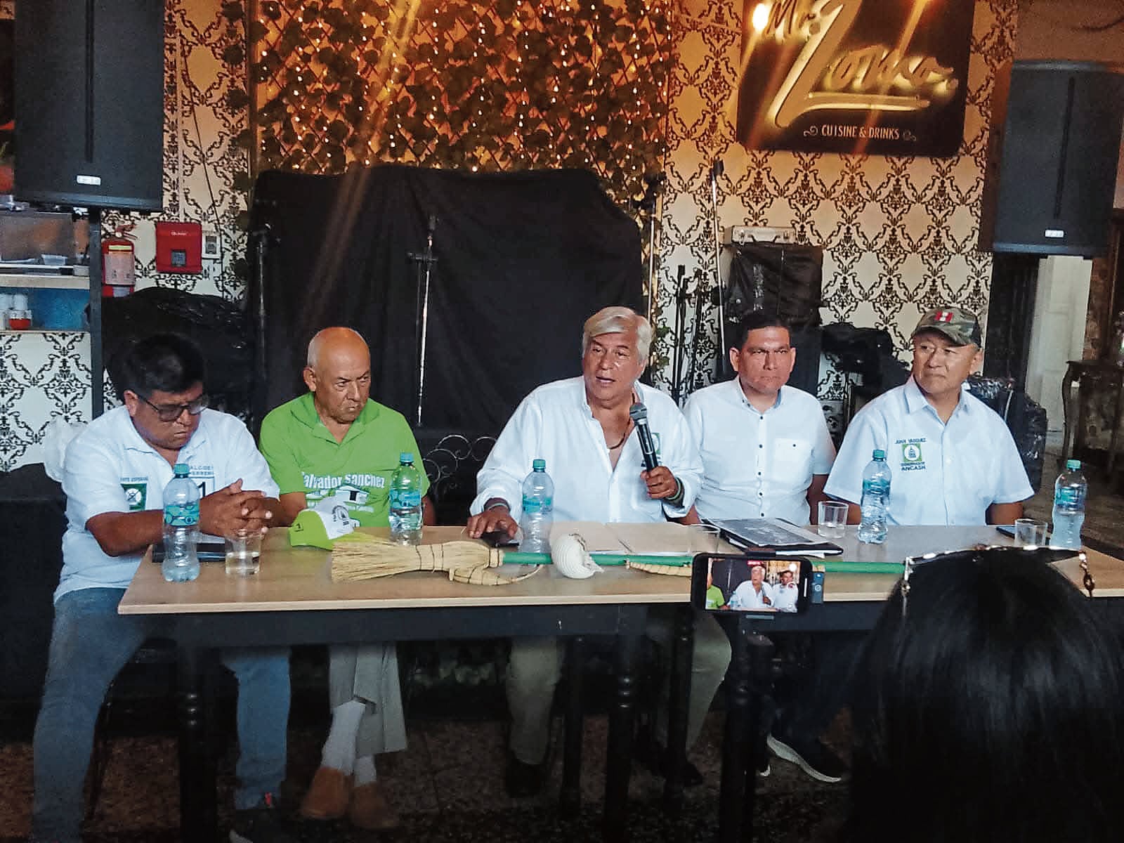 Candidato a la presidencia de la República por el Frente de la Esperanza llegó ayer a Trujillo y aseguró que a pesar de las amenazas de muerte y querellas por difamación no lo van a silenciar.