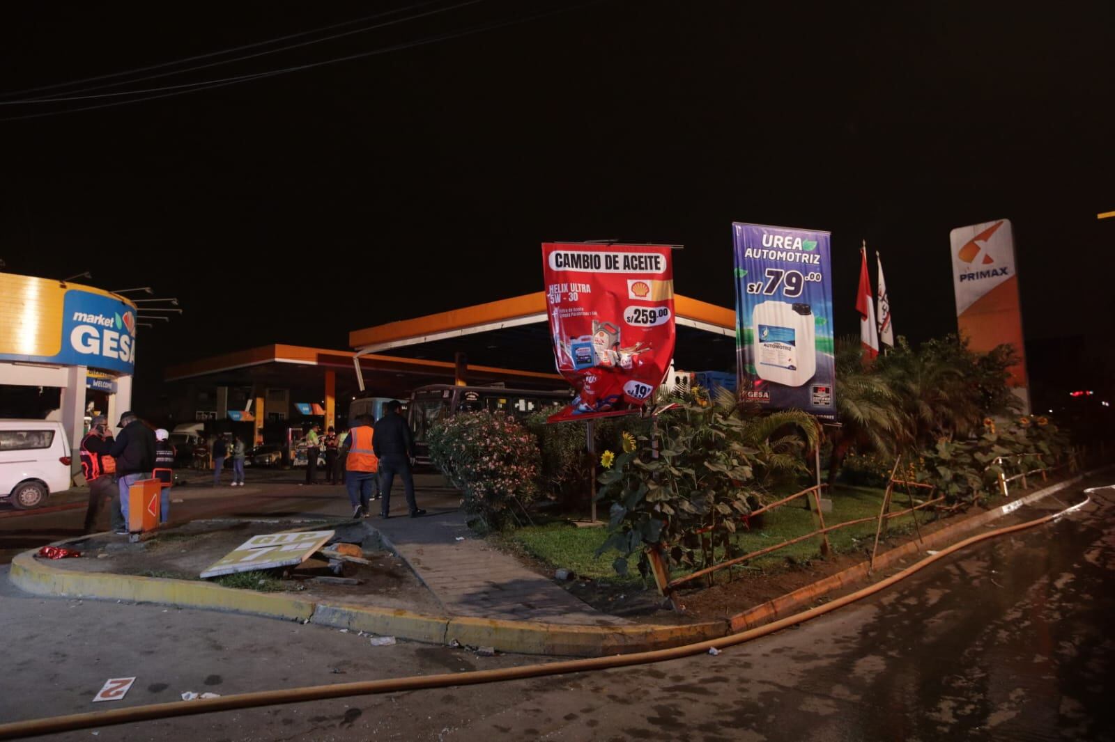 Lima, Lunes 20 de mayo del 2024. Un fallecido y al menos 20 heridos ha dejado la deflagración por fuga de gas glp en un grifo ubicado en el distrito de Villa María del Triunfo. Fotos: Anthony Niño de Guzman