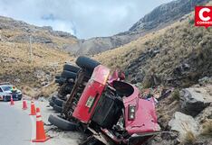 Carretera Central: Tráiler se despista y chofer queda atrapado