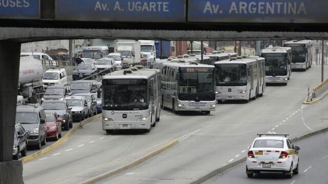 Intervienen diez vehículos asignados al Estado que circulaban por la vía exclusiva del Metropolitano