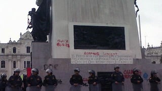 Regidor de Villarán vio a revoltosos que pintarrajearon monumento