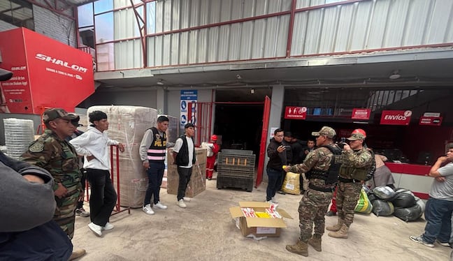 Puno: Detienen a dos presuntos narcotraficantes y decomisan droga enviada como encomienda
