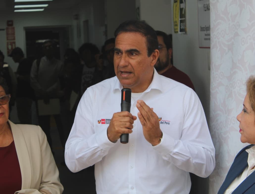 Ministro de Trabajo y Promoción del Empleo, Oscar Fernández Cáceres se pronunció desde Arequipa sobre el alza de combustible (Foto: Paul Flores/@photo.gec)