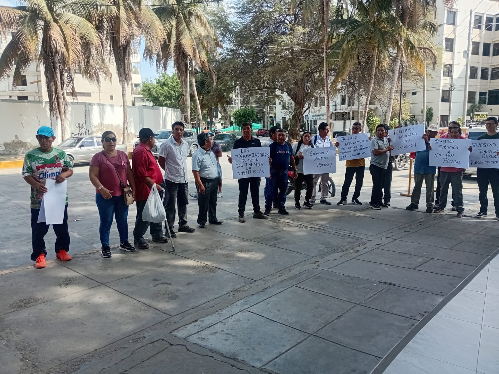 Exigen mejoras laborales.