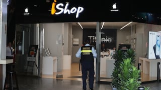 Sujetos rompen mampara y roban equipos en tienda de celulares de alta gama en Miraflores