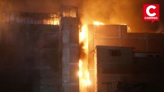 Cercado de Lima: 18 unidades de bomberos atienden incendio en el jirón Cangallo (VIDEO)