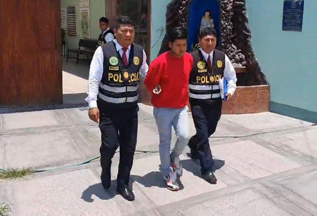 Presunto asesino es interrogado por efectivos en el Departamento de Investigación Criminal. (Foto: Difusión)