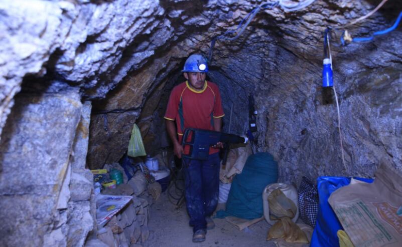 El Ministerio de Energía y Minas alertó que el predictamen vulneraría competencias regionales, derechos de propiedad y normas contra la minería ilegal. FOTO: ANDINA