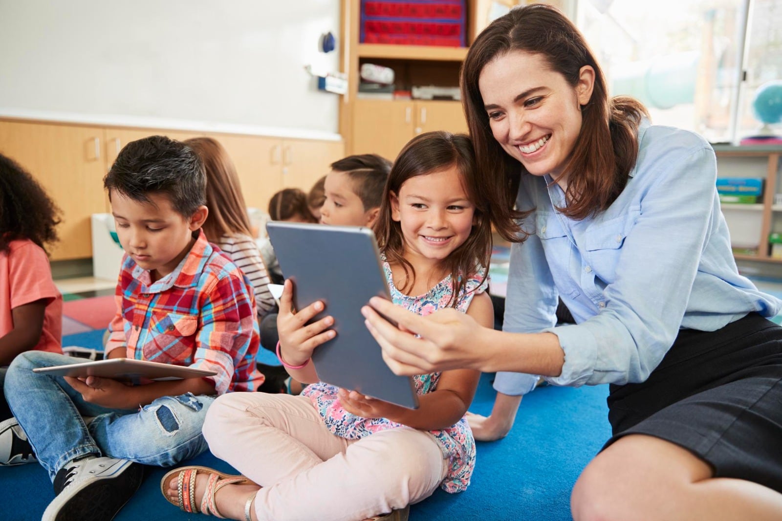 Psicólogo advierte que la desautorización de los maestros y la dificultad para poner límites pueden afectar el bienestar docente y la capacidad educativa de los colegios.
