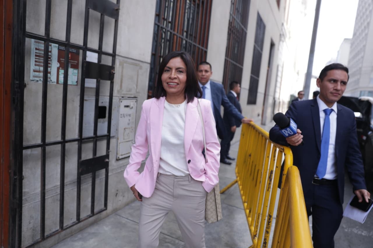 Giulliana Loza, abogada de Keiko Fujimori, llega a la sede del Poder Judicial para la audiencia del caso Cócteles.