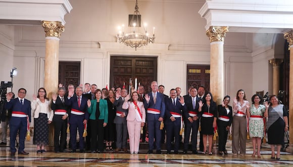 Este lunes, la presidenta Dina Boluarte tomó juramento a seis nuevos ministros de Estado. Foto: PCM