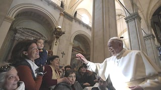 Papa Francisco evitó que fieles besen su anillo para evitar que se difundan gérmenes