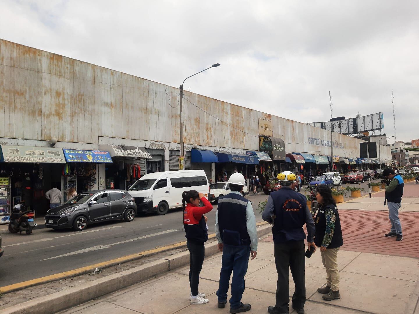 Inspección en centro comercial La Isla. Foto: GEC.