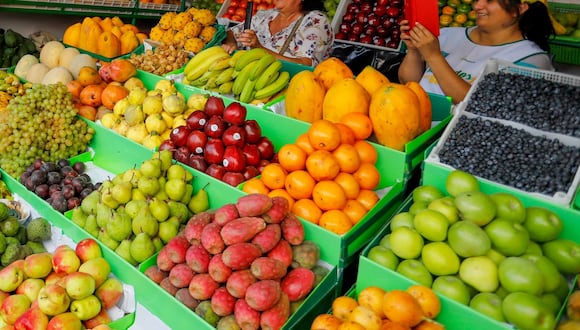 Las frutas registraron incrementos de precios.