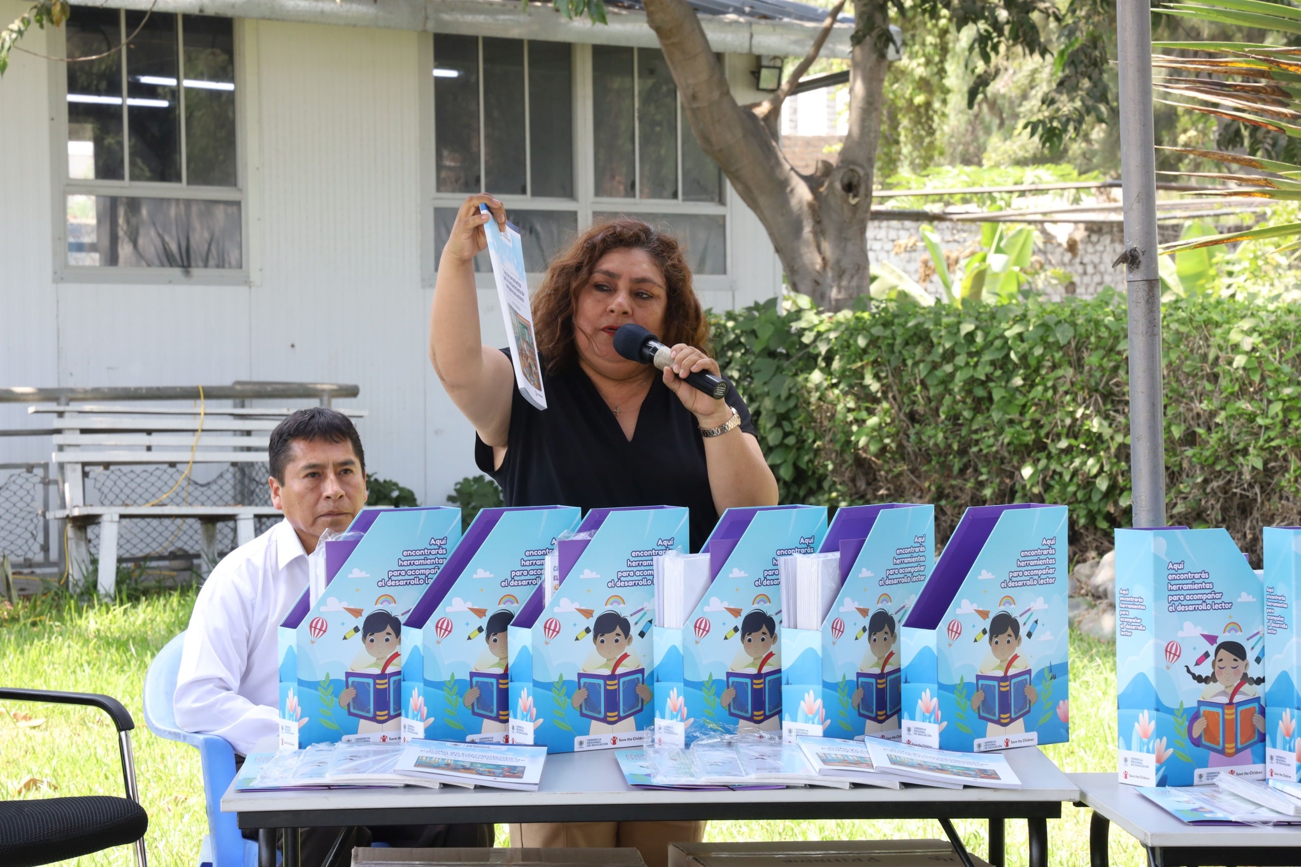 El material fue distribuido a las 15 UGEL de la región para potenciar el desarrollo de competencias lectoras en los estudiantes.