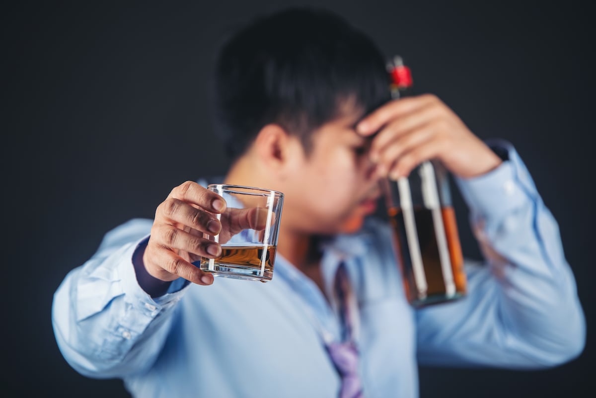 Organizaciones regionales y expertos en salud mental apuestan por la educación y el trabajo articulado como la vía más efectiva para reducir el consumo de alcohol en menores de edad, dejando atrás enfoques punitivos.