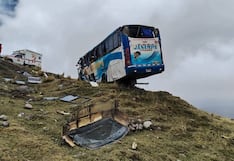 Huancavelica: bus queda colgado en abismo y 33 se salvan