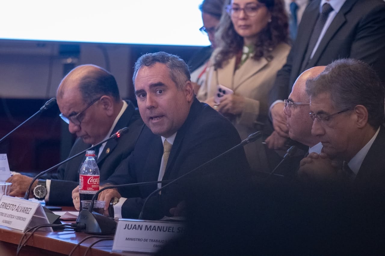 El ministro de Defensa sustentó una modificación al Decreto Ley N.° 1095 que busca establecer cuándo una organización criminal puede ser considerada un “grupo hostil” y permitir una intervención militar en apoyo de la Policía. (Foto: Fernando Sangama / @photo.gec)