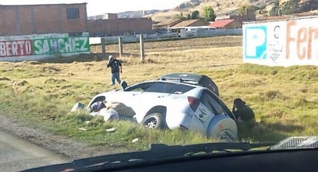 Concepción: camioneta se despista y termina volcada en un canal de la margen derecha