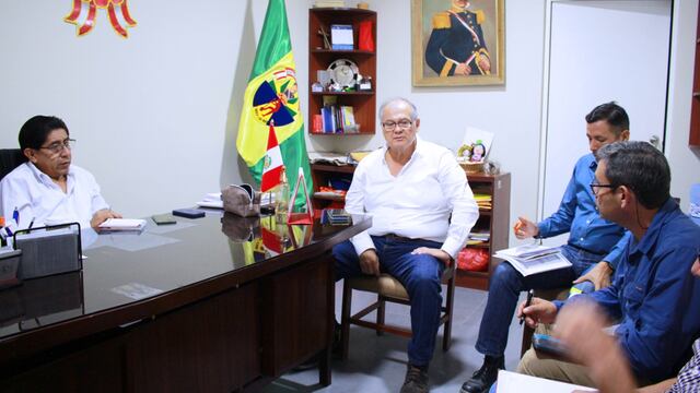 Piura: Alcalde de Castilla y EPS Grau coordinan acciones para mejorar la prestación de los servicios básicos