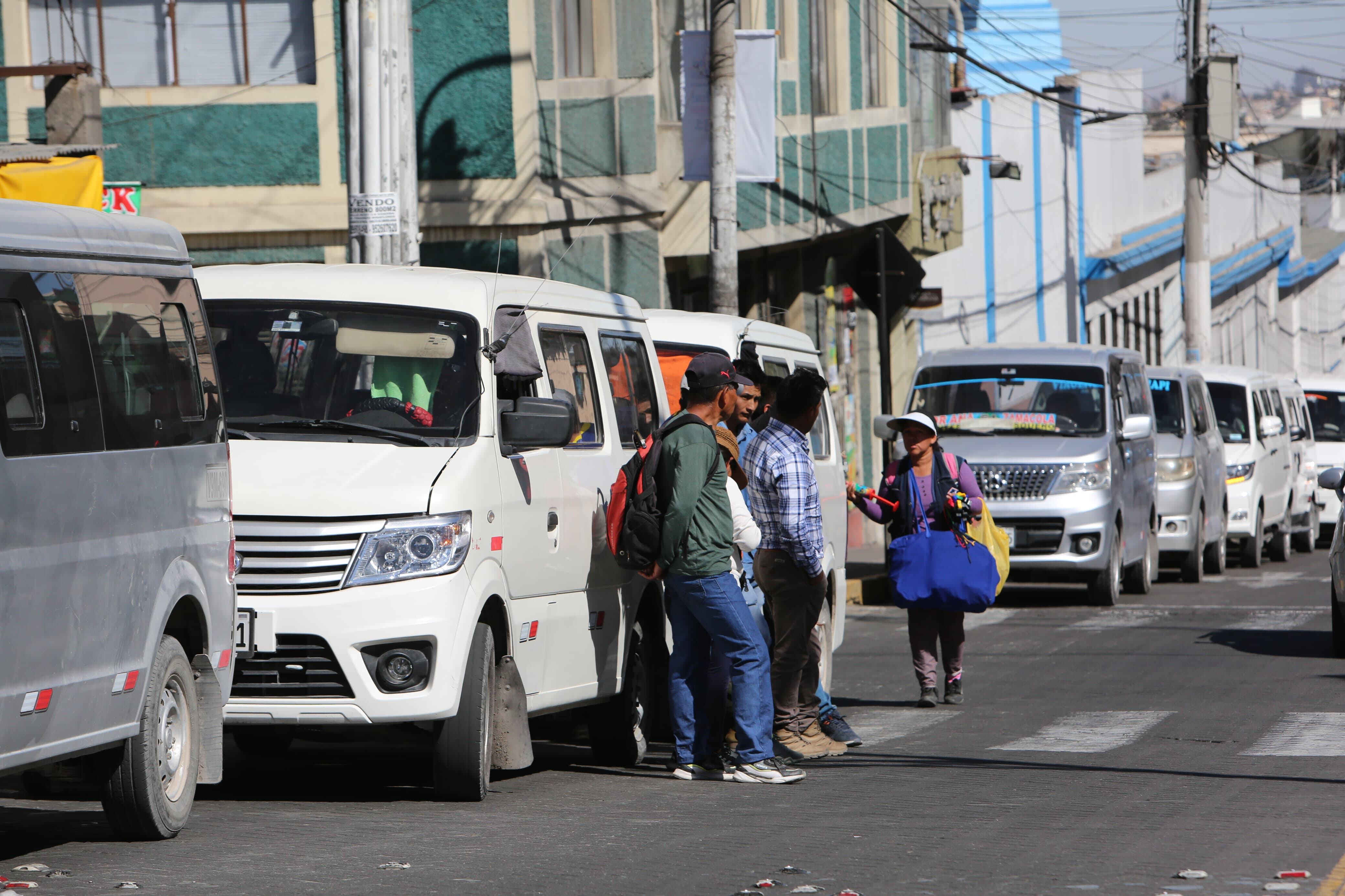 Vehículos tipo loncherita participaron en marcha rodante. Foto: Leonardo Cuito.