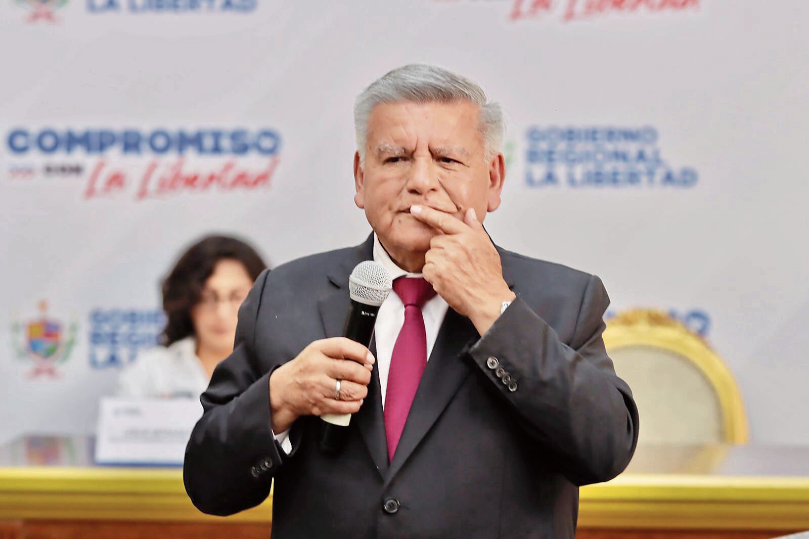 Vendedora de desayunos es la principal accionista de empresa que se adjudicó trabajos valorizados en S/ 270 millones. César Acuña dice que revisan contratos.