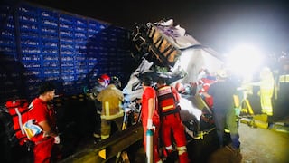 Choque múltiple en la Panamericana Sur deja dos muertos y ocho heridos en Villa El Salvador