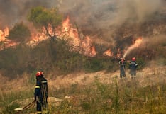 Incendio forestal destruye viviendas y obliga a evacuar residentes en Inglaterra