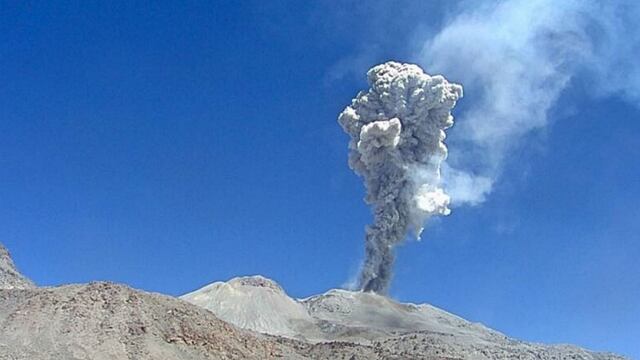 ​Arequipa: Volcán Sabancaya registra una nueva explosión