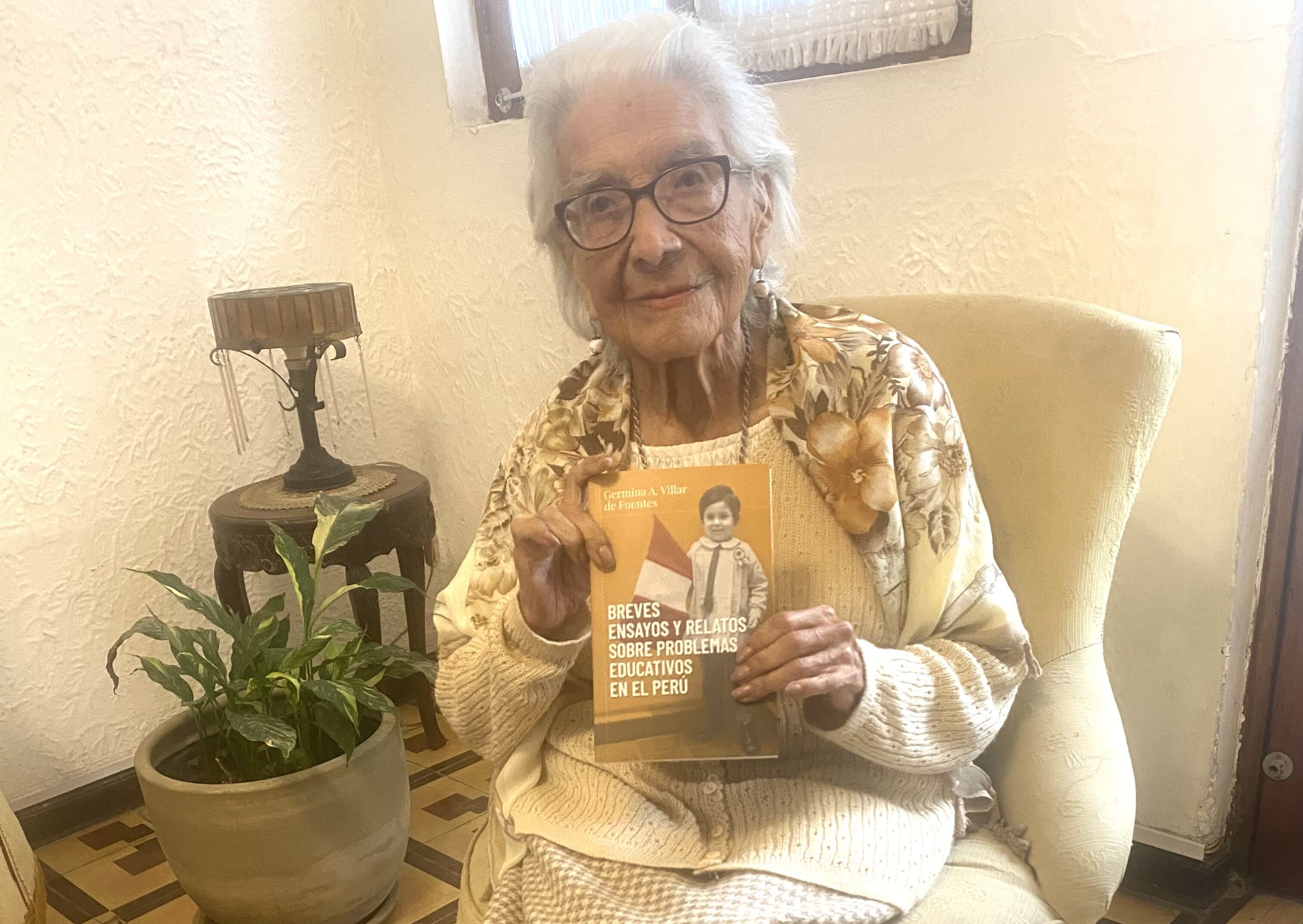 Germina Villar, reconocida maestra y una de las primeras catalogadoras de la Biblioteca Nacional del Perú, quien a sus 105 años de edad continúa dejando huella en la educación y la cultura del país.