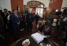 ¿Dónde y cuándo puedo firmar el libro de condolencias por el papa Francisco en Lima?