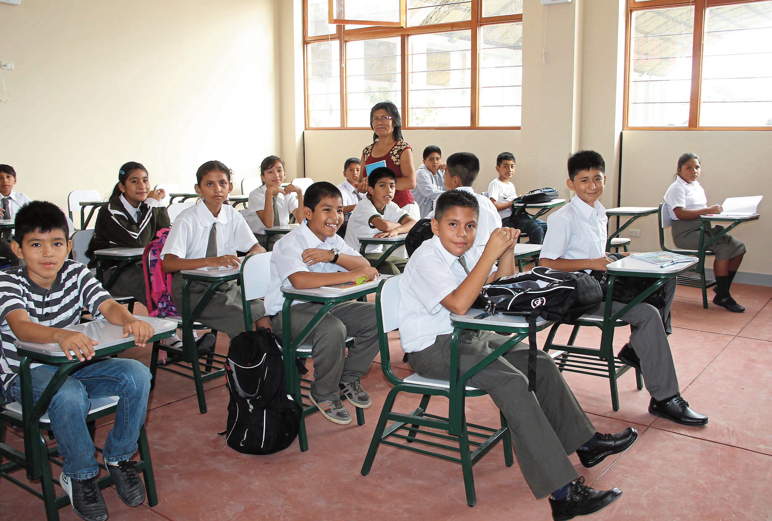 La medida de dictar clases virtuales fue duramente criticada por el Colegio de Profesores, el Sutep, los directores de colegios y padres de familia