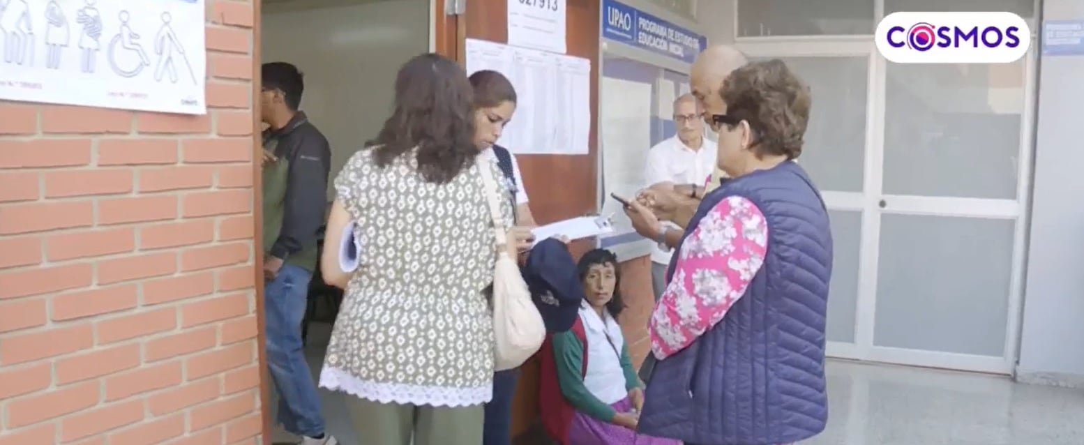 Ciudadana acudió hasta local de votación instalado en la Universidad Privada Antenor Orrego (UPAO).(Foto: Cosmos Noticias)