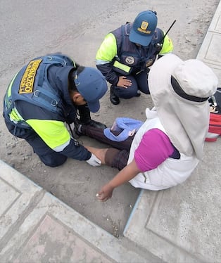 Personal de serenazgo de Gregorio Albarracín atendió a la mujer herida. (Foto: Difusión)
