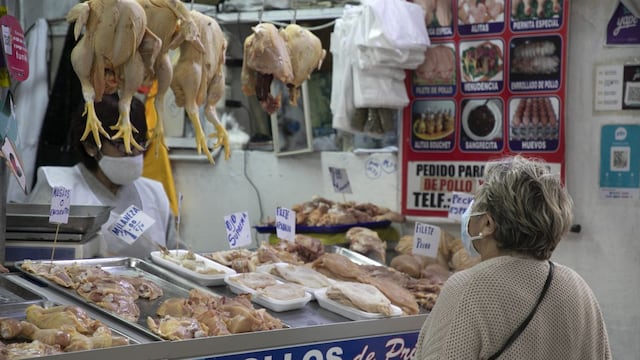Exoneración del IGV no reducirá el precio del pollo que consume la mayoría de peruanos, según la APA