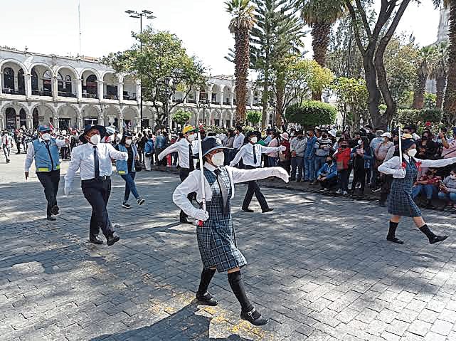 Eventos masivos como desfiles o pasacalles son un peligro en Arequipa. Foto: GEC.