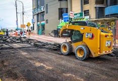 Arequipa: Retiran asfalto defectuoso en Av. Lambramani tras colocarlo durante lluvias