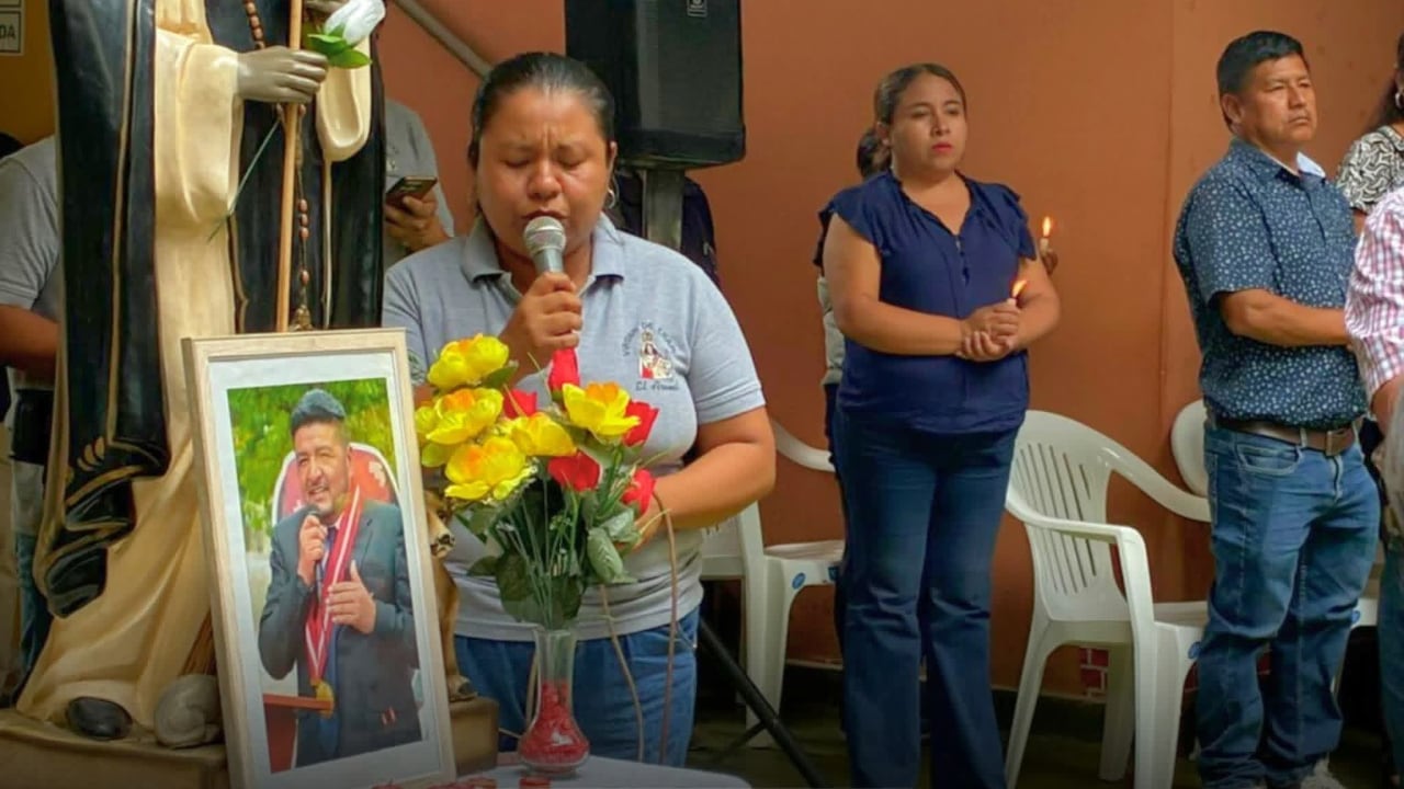 Familiares, amigos y trabajadores de la Municipalidad de Los Aquijes realizaron una vigilia por la pronta recuperación del alcalde.