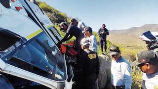 De milagro se salvan 24 pasajeros de cúster pirata en Arequipa