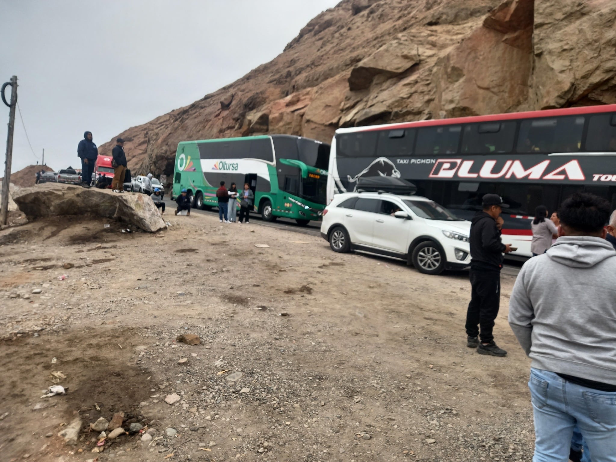 Bloqueo de mineros informales en Ocoña, Camaná. Foto: Radio Ocoña Super Stereo 98.5 Fm.