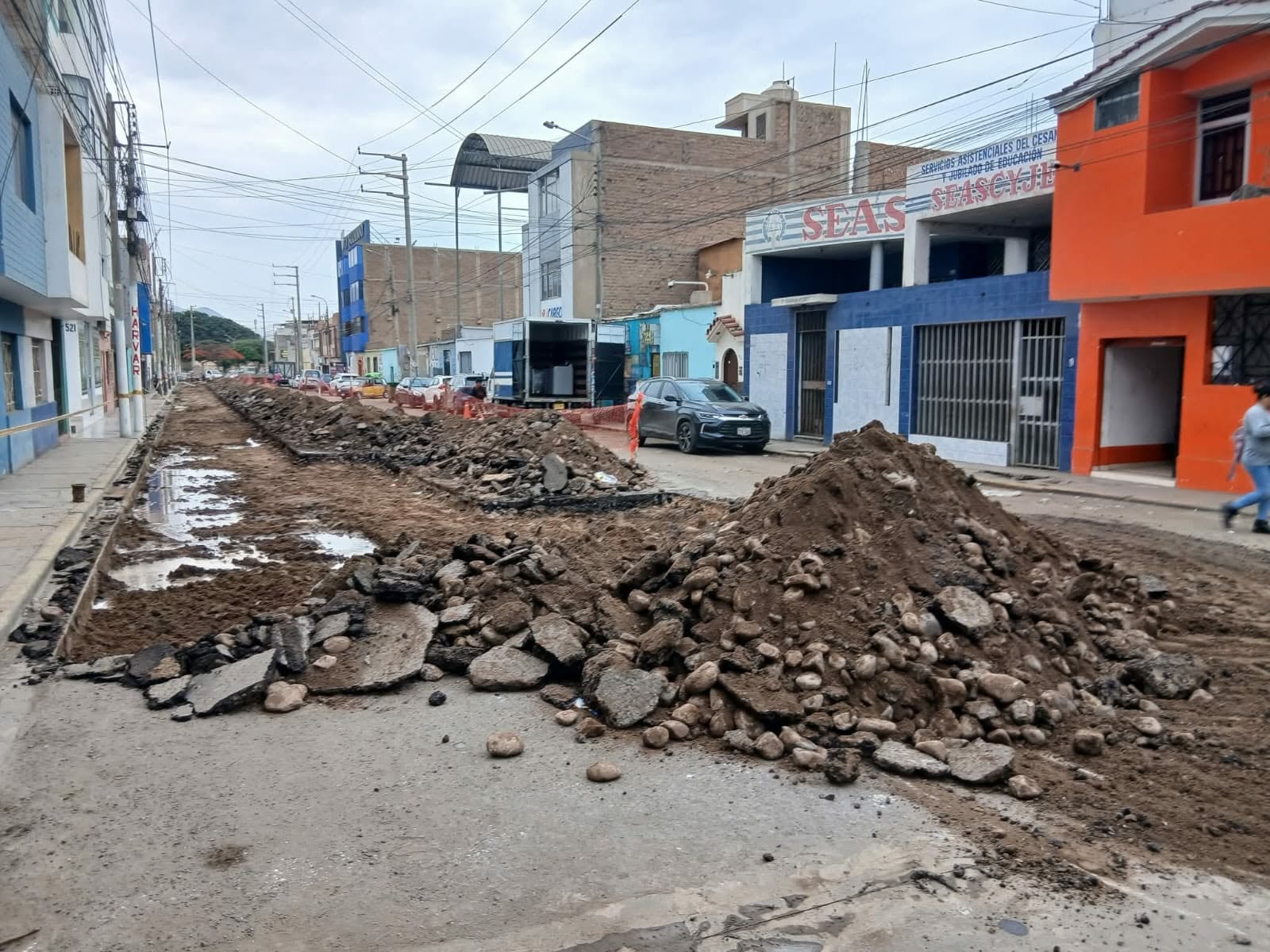 El alcalde Mario Reyna exhortó a los vecinos y transportistas a tomar las precauciones del caso y agradeció su comprensión durante el desarrollo de los trabajos.