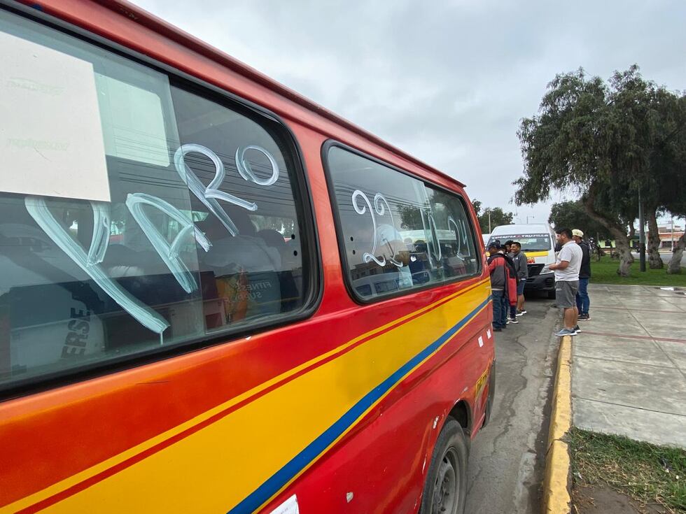 Transportistas paralizaron sus labores en la provincia de Trujillo y se sumaron al paro programado para el martes 22 de octubre.