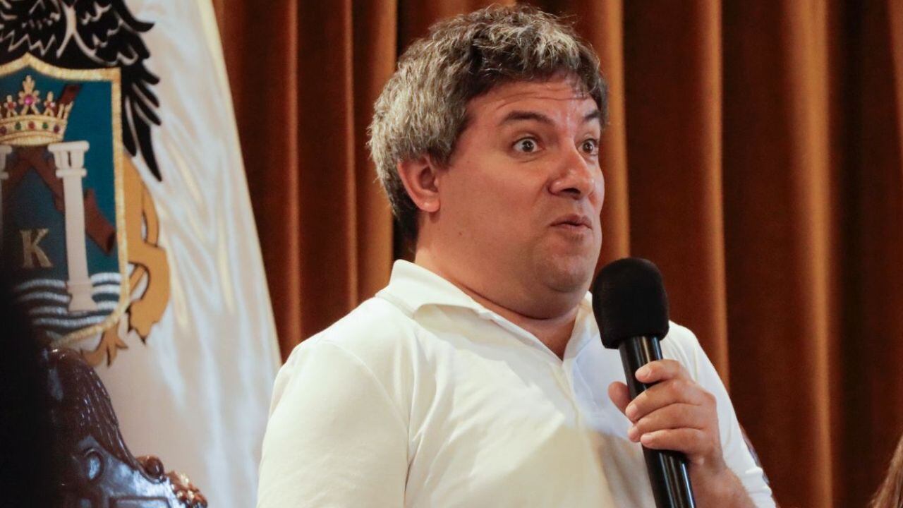 Regidores Mario Reyna y Andrés Sánchez señalan que autoridad no firma acuerdo de sesión de concejo que lo aleja del cargo por sentencia. (Foto: Randy Reyes)