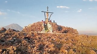 Semana Santa: Suben a los cerros para vivir el calvario de Jesús en Arequipa