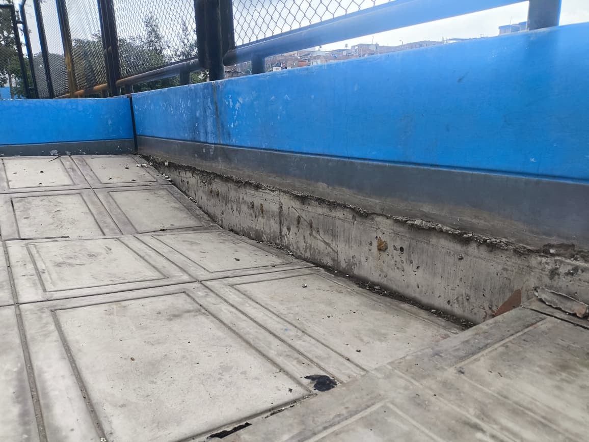 Colegio Casimiro Cuadros con daños, pese a ser de reciente construcción (Fotos: GEC)