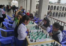 Niños se miden en torneo de ajedrez en el portal Municipal de Arequipa (VIDEO)