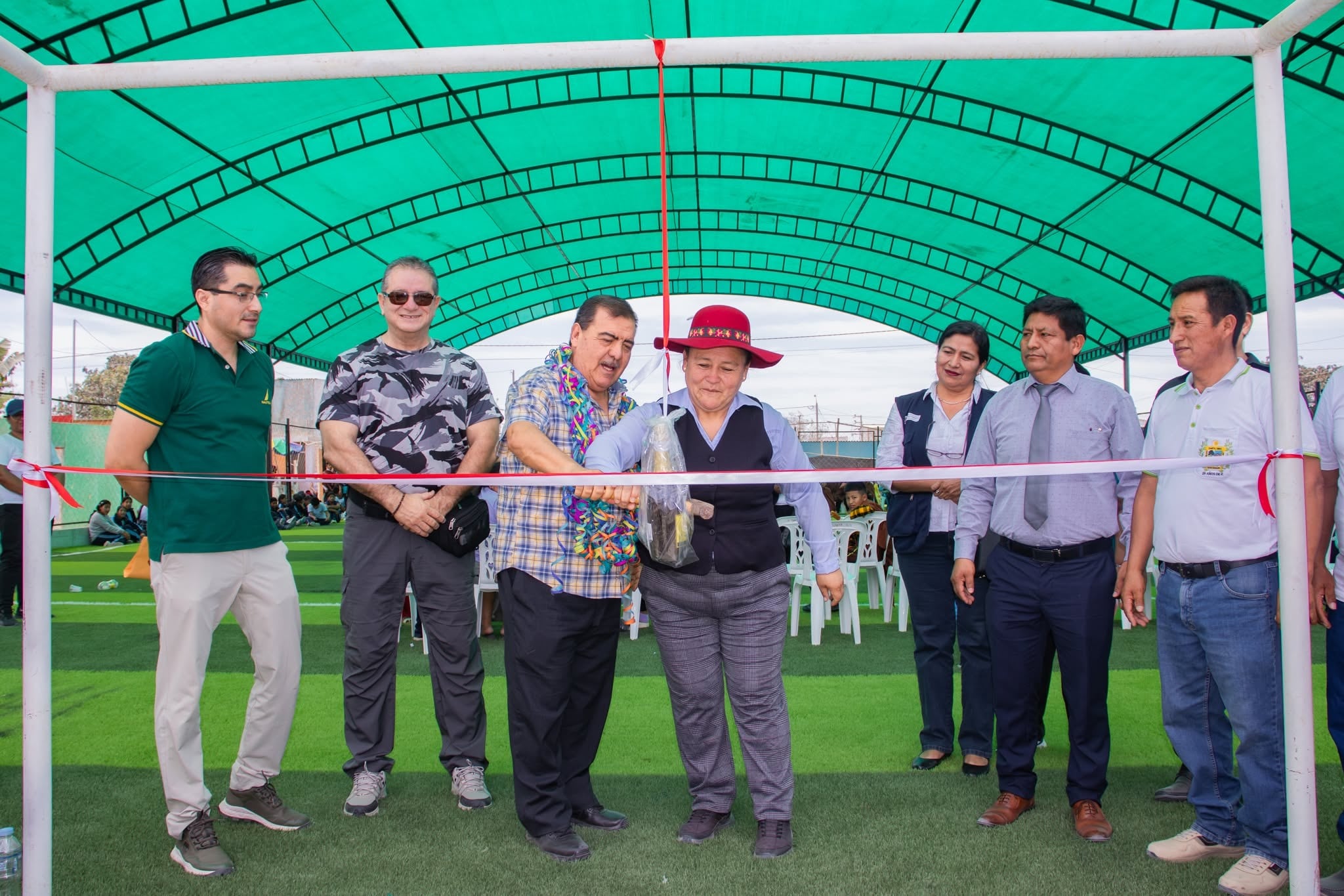 Ica: más de 1,600 estudiantes de la I.E. Gral. Juan José Bernales estrenan campo deportivo