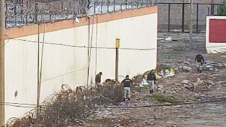 Interno trepa la pared e intenta fugar de la cárcel de Trujillo
